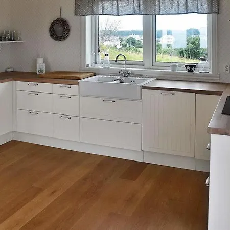 Sleeps 8 Wifi Holiday home *