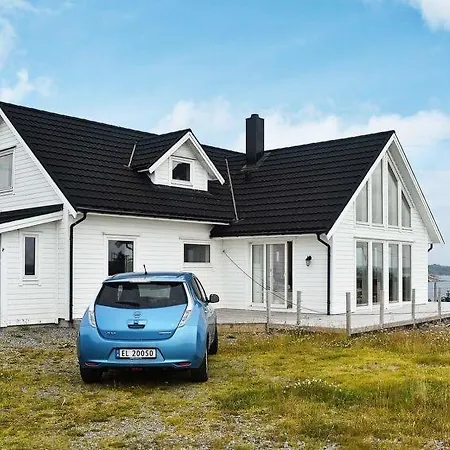 Sleeps 8 Wifi Holiday home *
